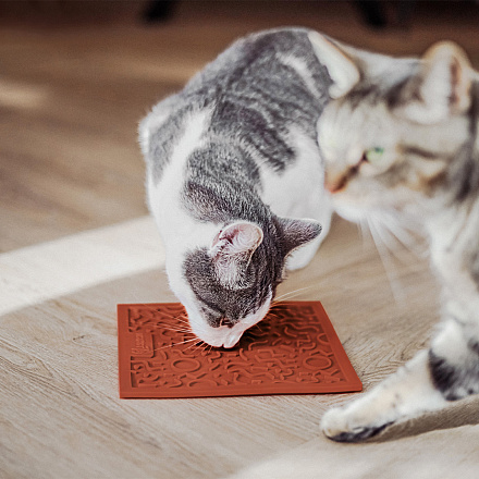 District 70 Likmat Quest Brick Red<br> 20 x 20 cm